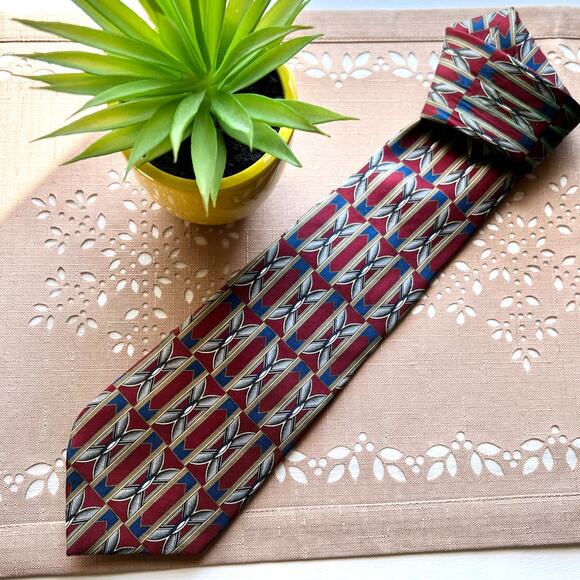 Henry Grethel Maroon Geometric Pattern Vintage Silk Career Necktie - Picture 1 of 13